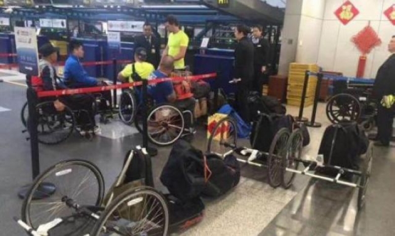 从滇南到北京：手摇轮椅上的苦乐情