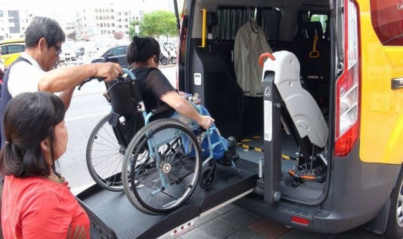 轮椅族福音！嘉义市首批、5辆无障碍计程车上路，让行动不便者也能走出家门，生活更精彩。