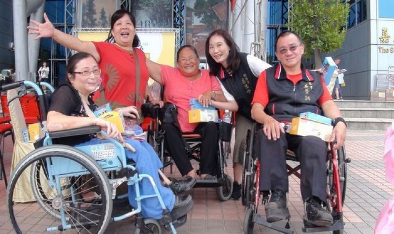 轮椅族福音！嘉义市首批、5辆无障碍计程车上路，让行动不便者也能走出家门，生活更精彩。