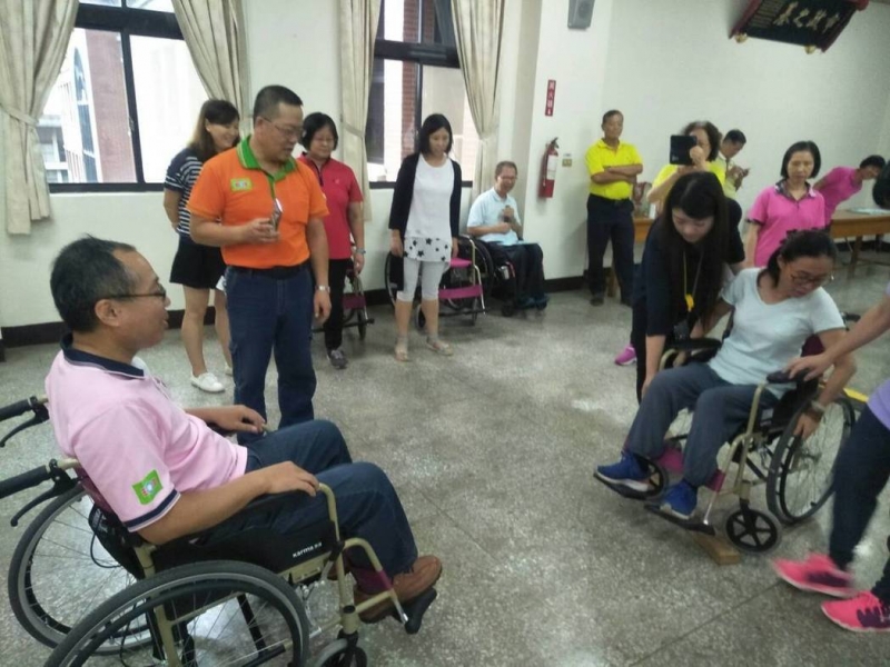 體驗輪椅環境 才知道台灣無障礙有待加強