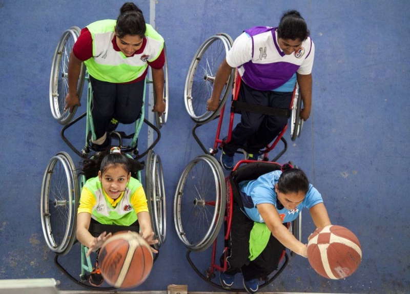 16歲的Rekha（左下）是隊中最年輕的球員