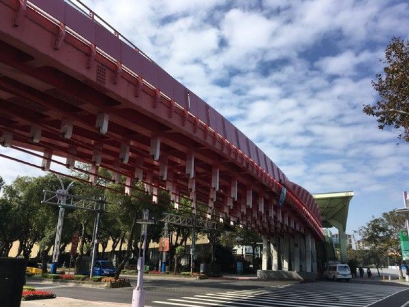 連結圓山園區與美術園區的紅橋