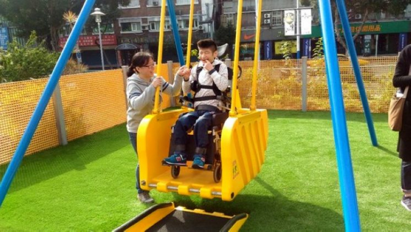 走春來花博公園　超大腹地「遛」小孩跑到累