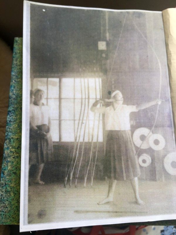 吳王玉學生時代射箭的照片