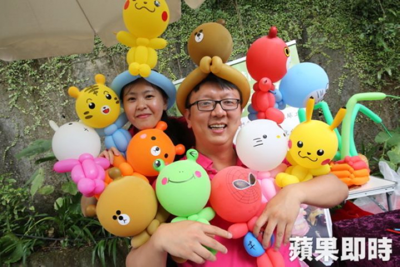 【力争上游片】16岁大病后坐轮椅　摺汽球谋生「把欢乐带给人」