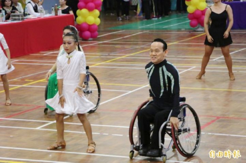 林萬松希望藉由自己的例子鼓勵更多身障朋友，勇敢走出戶外