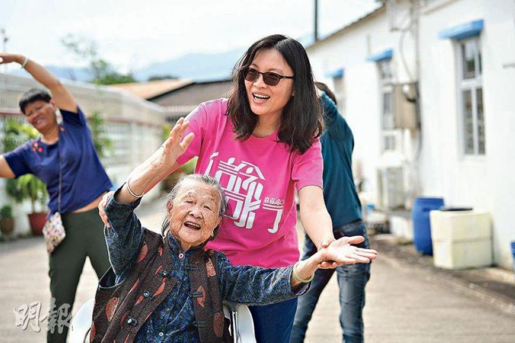 社工何琴寻求安老新思维 不绑不卧牀不包片教长者自立