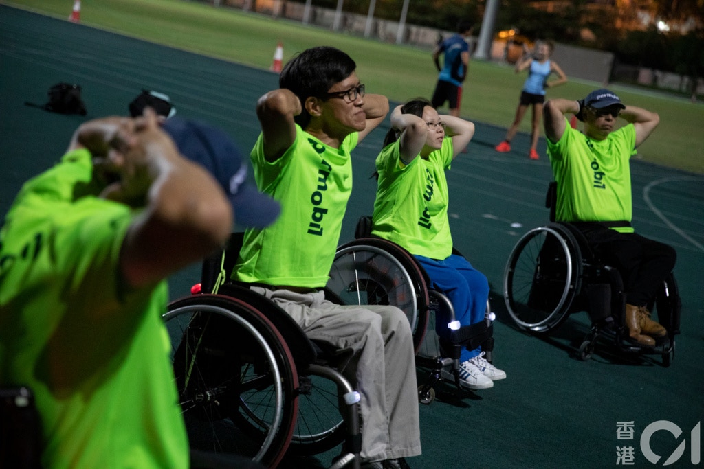 輪椅跑手克服病患後遺症　靠雙手「跑」出不一樣人生