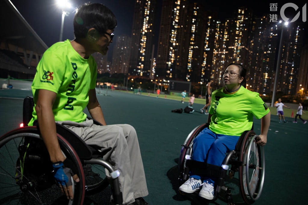 輪椅跑手克服病患後遺症　靠雙手「跑」出不一樣人生