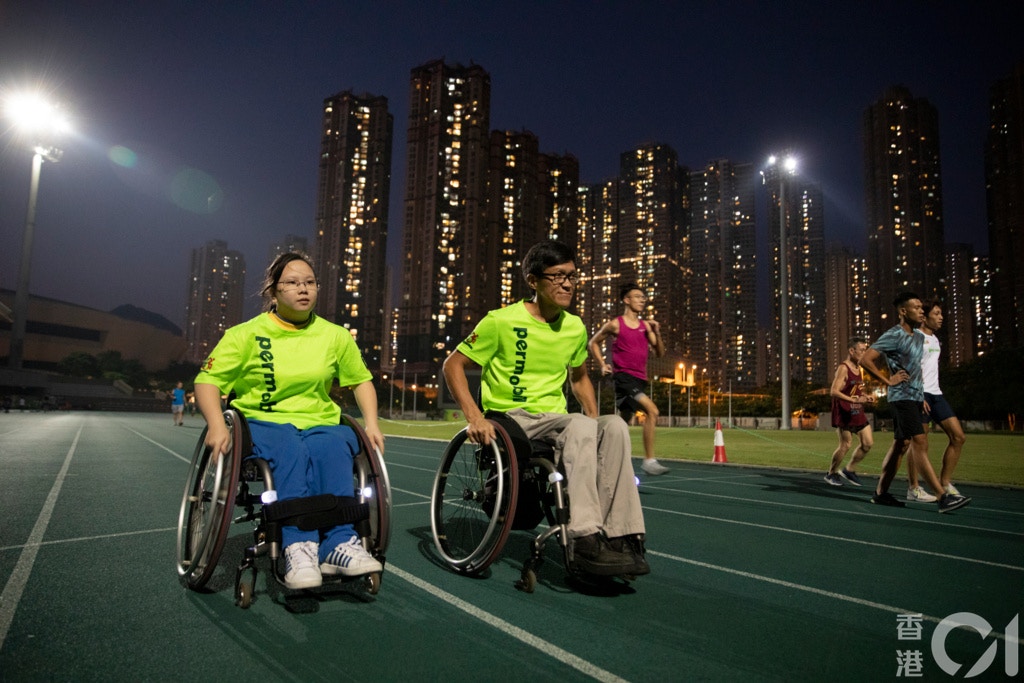 輪椅跑手克服病患後遺症　靠雙手「跑」出不一樣人生