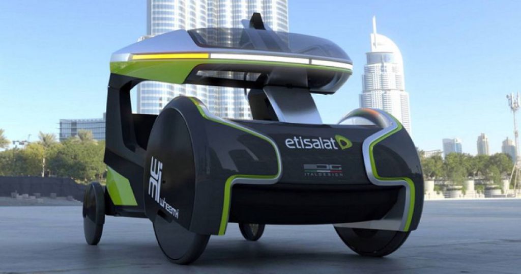 這台「車」專為輪椅使用者打造，造型特殊不免讓人多看兩眼