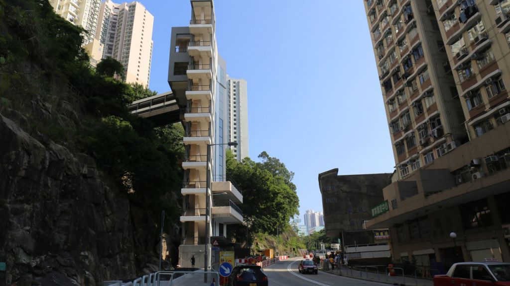觀塘秀明道行人天橋升降機本月啟用　蠱惑梯級易令街坊受傷