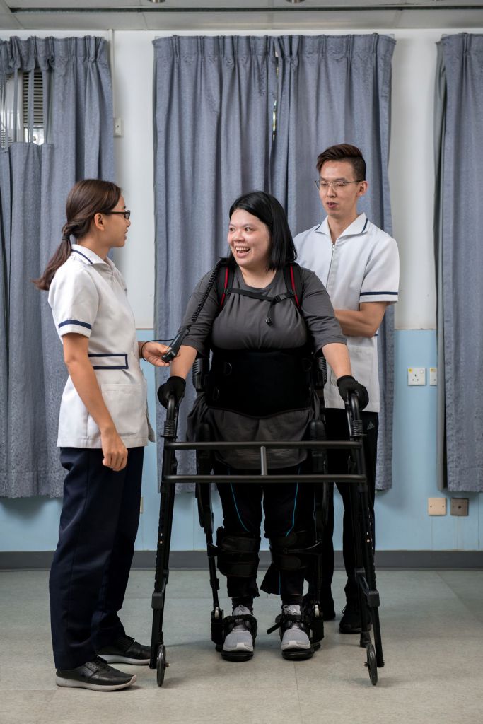 持续复健中心引用了新型机械脚协助患者训练。