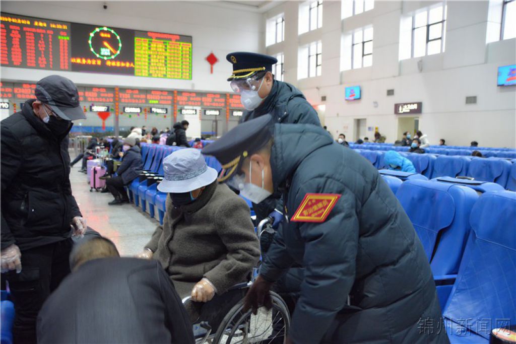 “暖男”服務隊真情奉獻，服務不減