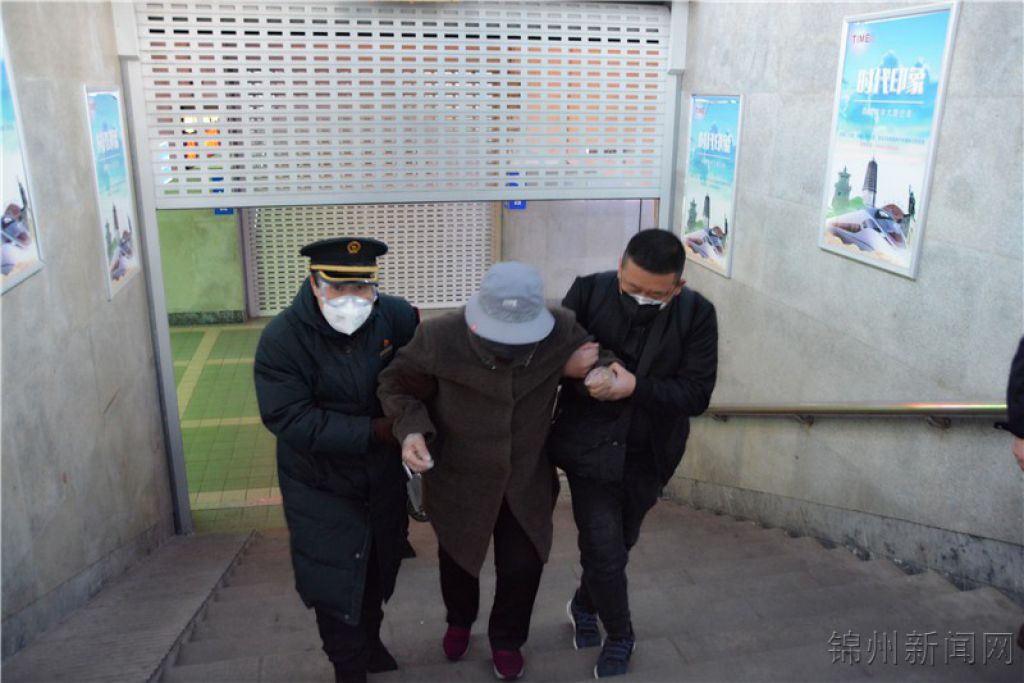 “暖男”服務隊真情奉獻，服務不減