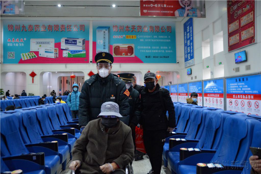 “暖男”服務隊真情奉獻，服務不減