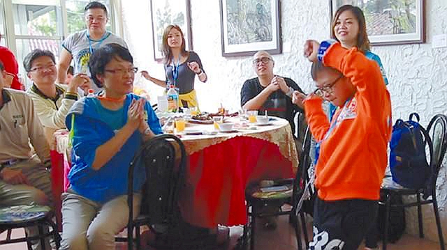 不少殘疾小朋友其實一樣熱愛唱歌跳舞。