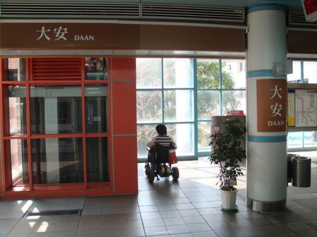 《无障碍空间系列1》北捷月台间隙过宽 身障轮椅易卡缝