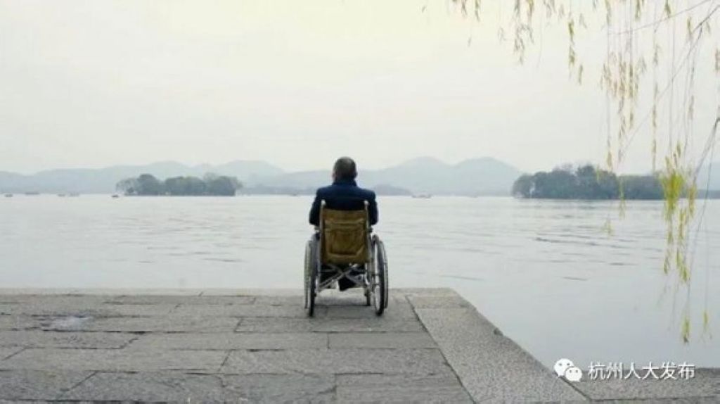 轮椅上的城市，这是老张出行的一天