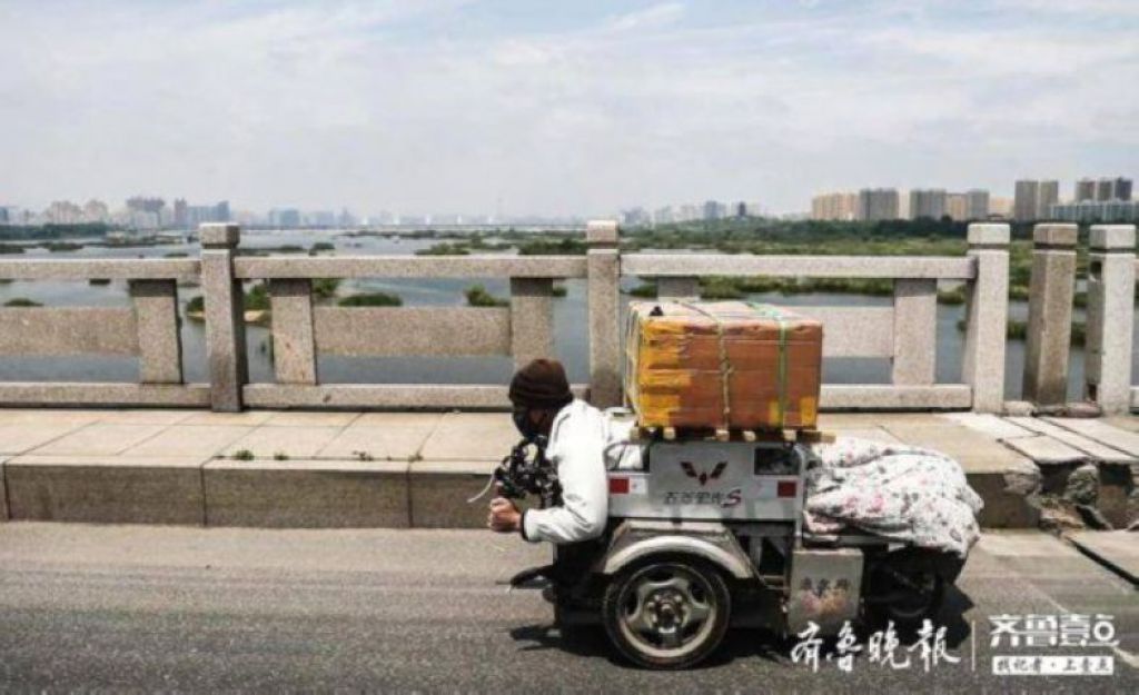 轮椅上的人生：瘫痪后乞讨两年，从50厘米的高度仰望人生