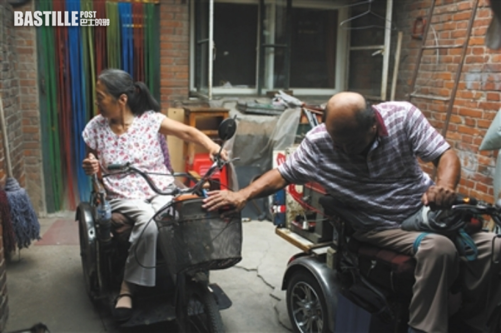 唐山大地震後同成癱瘓 夫婦療養院內相遇相知共度30載