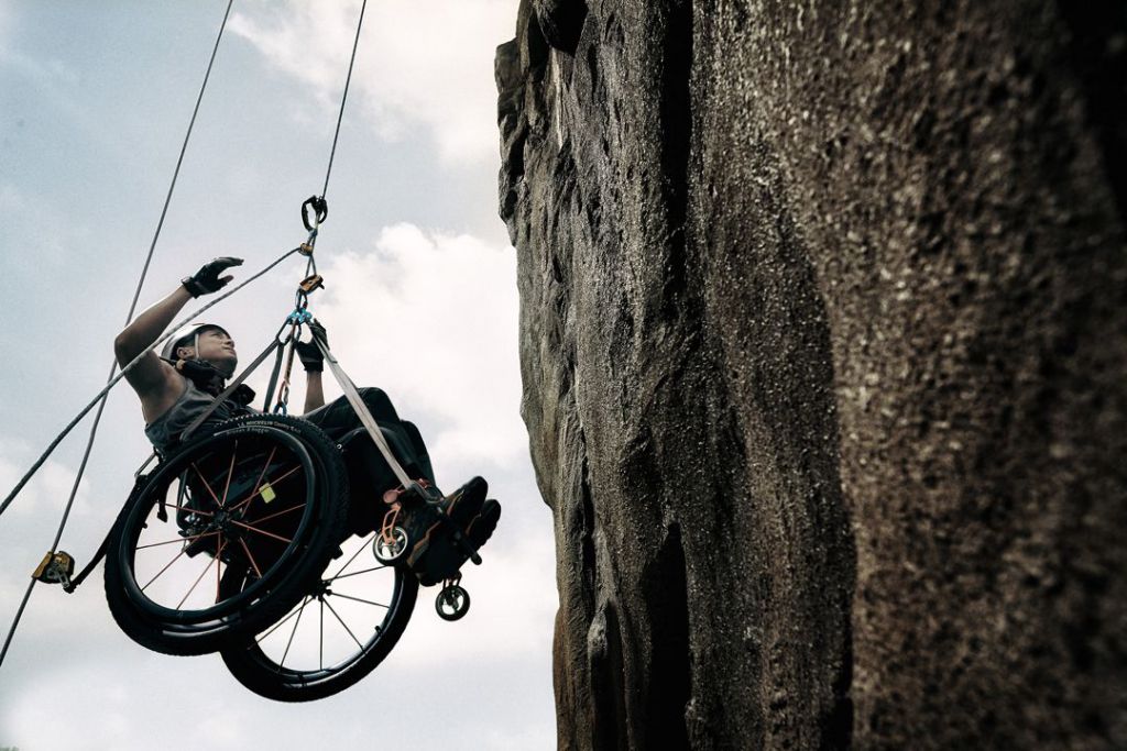「亞洲攀岩王」車禍癱瘓竟像獲得超能力 「變身動物」坐輪椅徒手攀上獅子山