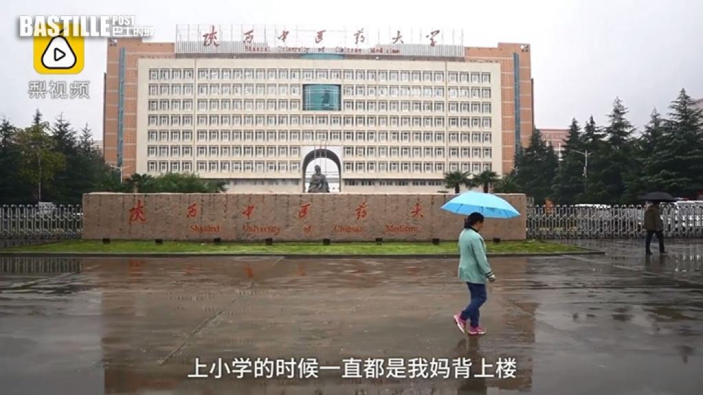 推轮椅接送次子 慈母无言照顾3残障儿：全家健康就高兴