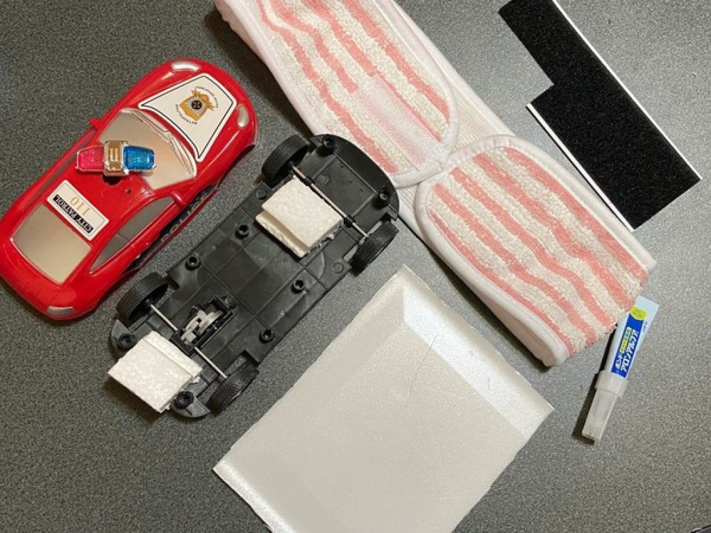 主人運用巧手，將玩具車拆散重塑為「傑克的輪椅」，感動不少網民。