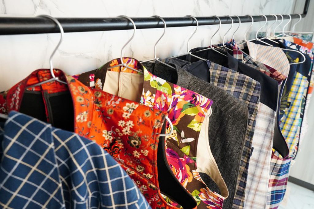 睿程設計不同款式的口水肩，供用家出席不同場合