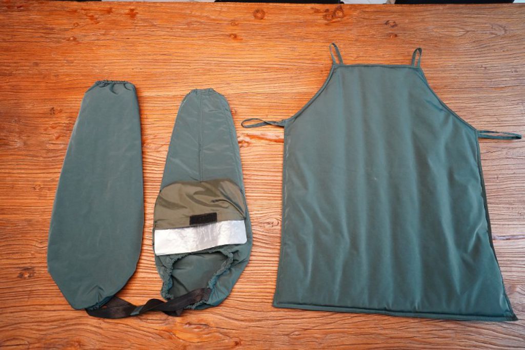 照顧者佩戴的手袖經改良後加入膠片，增強保護性。