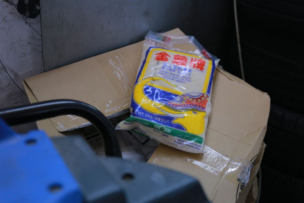 「愛心飯團」疫情下停派飯　改收集生活物資　輪椅贈八旬婆婆街坊