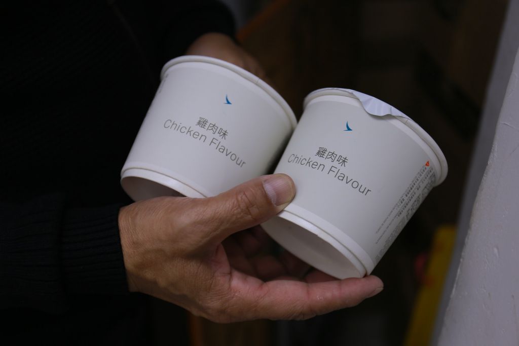 「愛心飯團」疫情下停派飯　改收集生活物資　輪椅贈八旬婆婆街坊