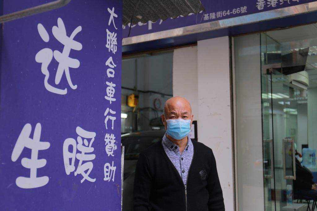 「愛心飯團」疫情下停派飯　改收集生活物資　輪椅贈八旬婆婆街坊