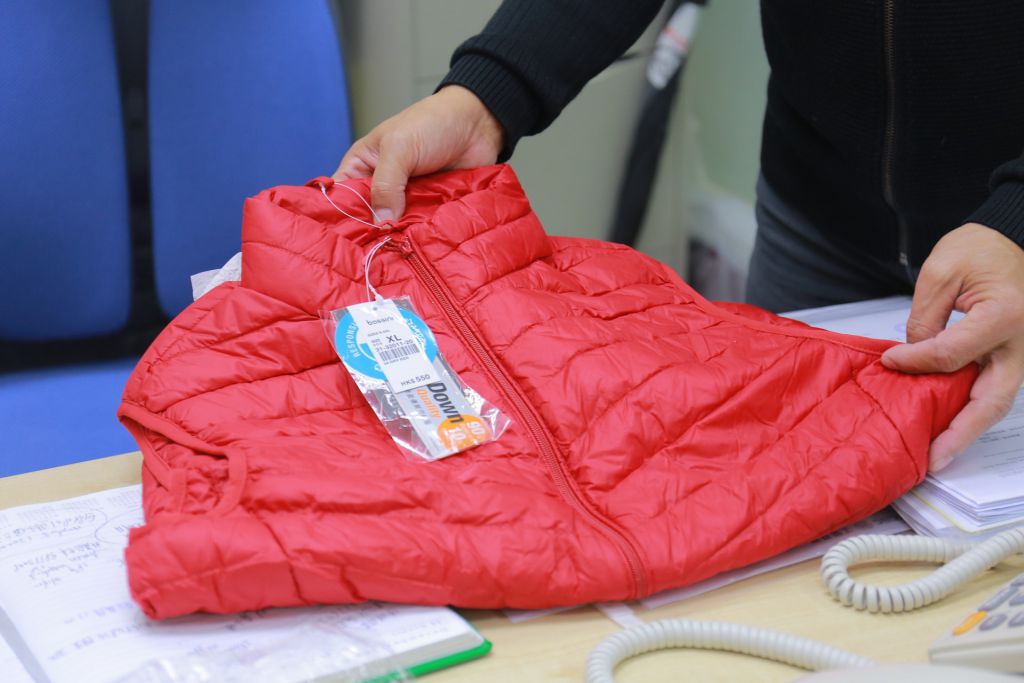 「愛心飯團」疫情下停派飯　改收集生活物資　輪椅贈八旬婆婆街坊