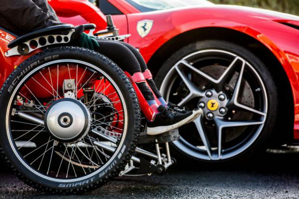 他迫切希望能走出泥濘和水坑-那裡有降雪預報，他迫不及待地想要出去。