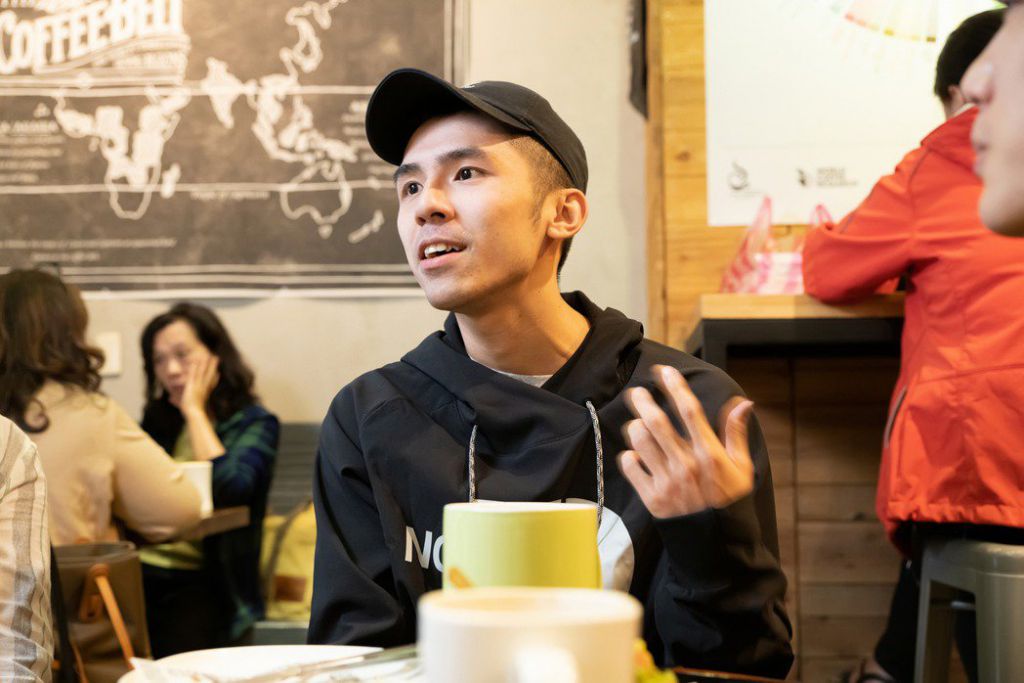 Leo跟一名高中好友一起「微創業」，經營Youtube頻道。