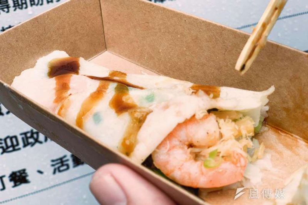 「新巨輪行動號餐車」開幕式當天餐點，飽滿鮮蝦放滿滿的手工煎腸粉