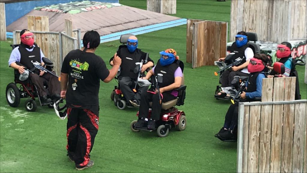 轮椅漆弹也是一样紧张刺激