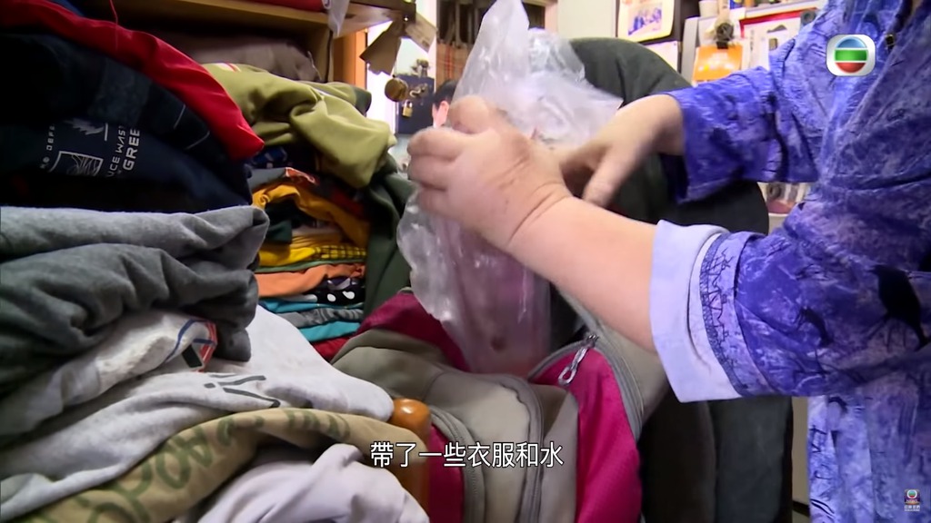 衣服、水都是必備。