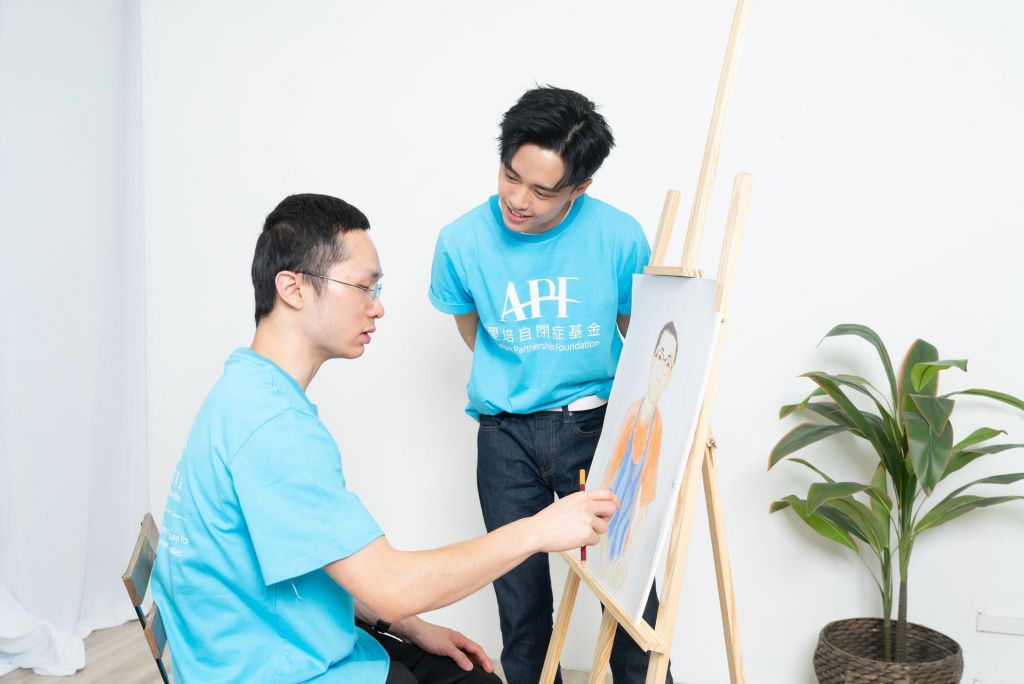 他認為：「其實佢哋表達情緒比較直接，表達所用嘅『語言』可能同我哋普通咁講嘅方式有啲唔同」。（黃舒慧攝）