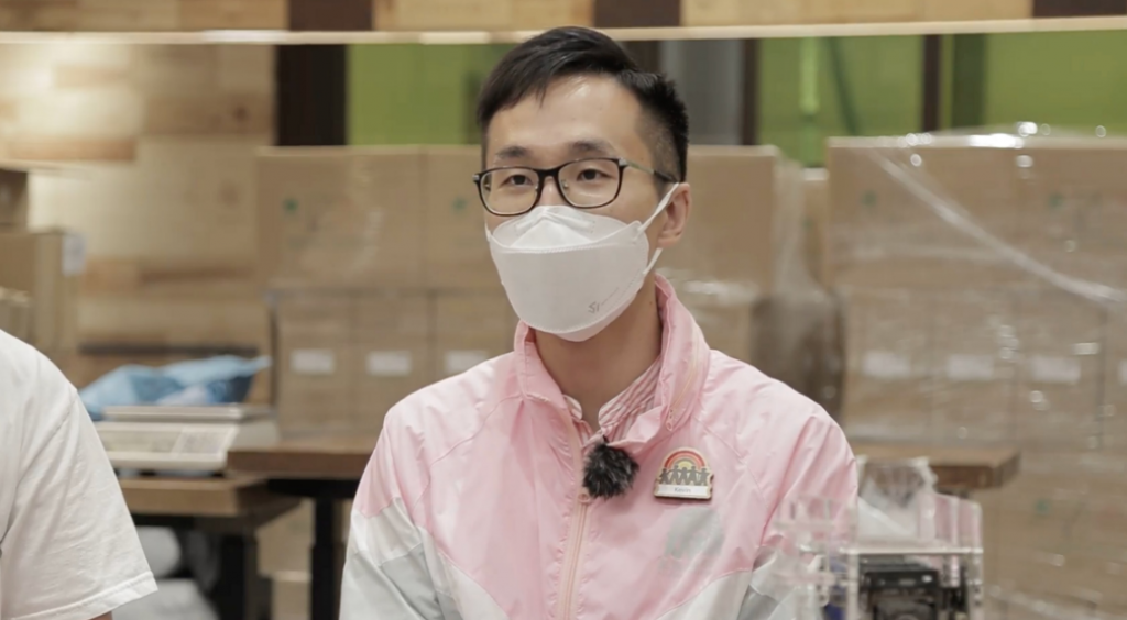 聖雅各福群會忻悅綜合職業服務中心服務經理梁皓賢說有工具幫助下，殘疾人士可參與的工種更多，這令他們自我價值得以提升，人生亦更有目標。