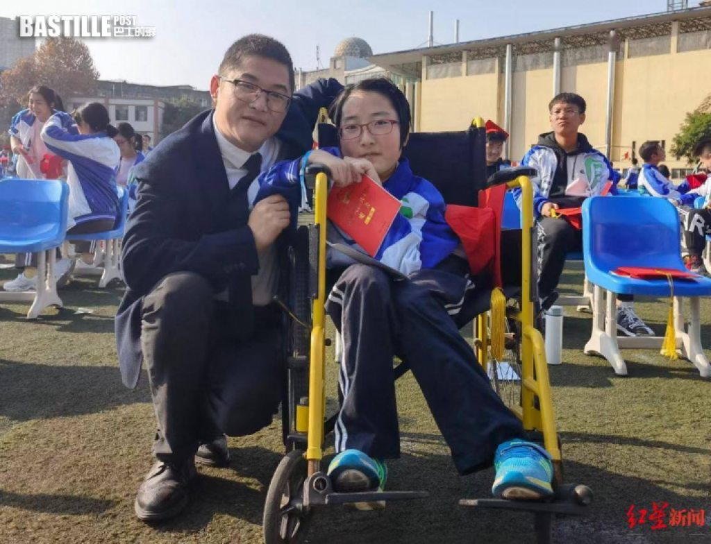 肌肉萎缩女从小坐轮椅 发奋读书欲报读电脑系：在网络遨游天地