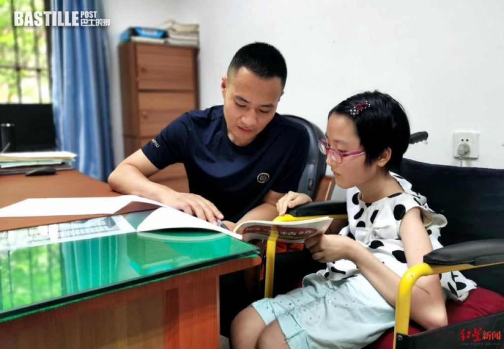 肌肉萎缩女从小坐轮椅 发奋读书欲报读电脑系：在网络遨游天地