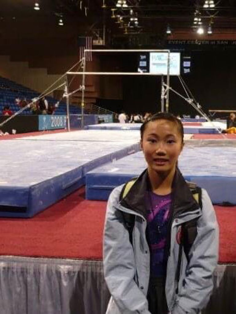 张微约在11岁时和家人来港定居，后来亦顺利通过遴选，加入了体操港队。