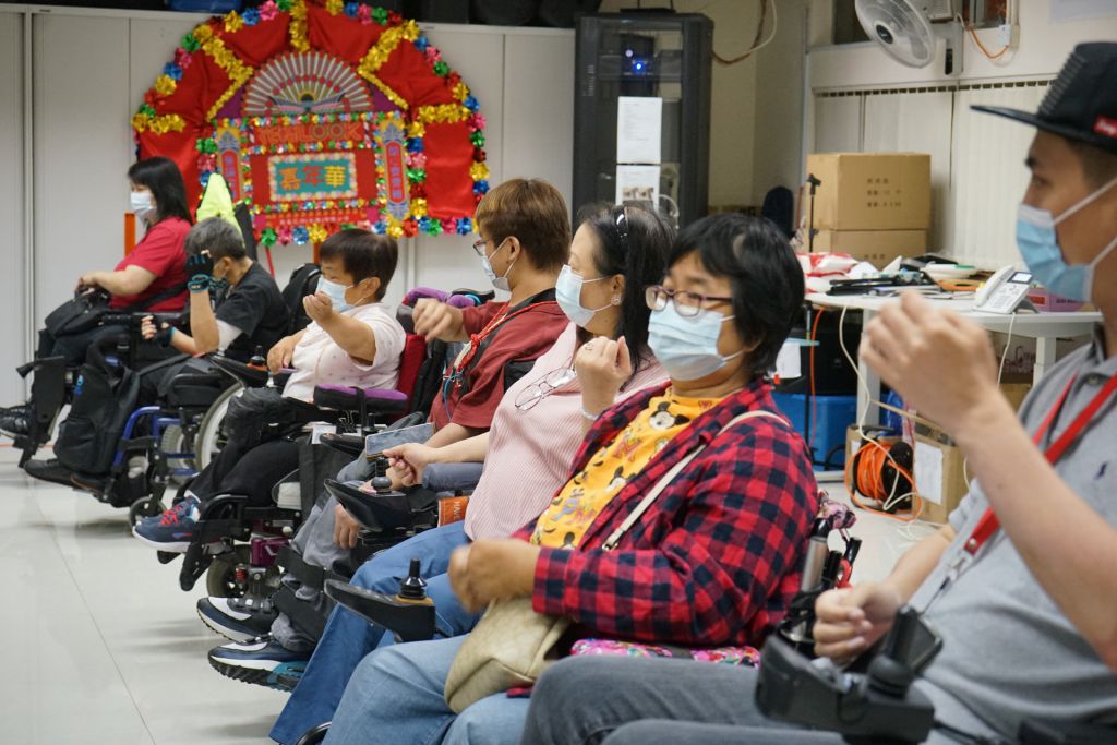 大型舞台剧《失爱世界》，演员全部由肢体伤残人士担任。