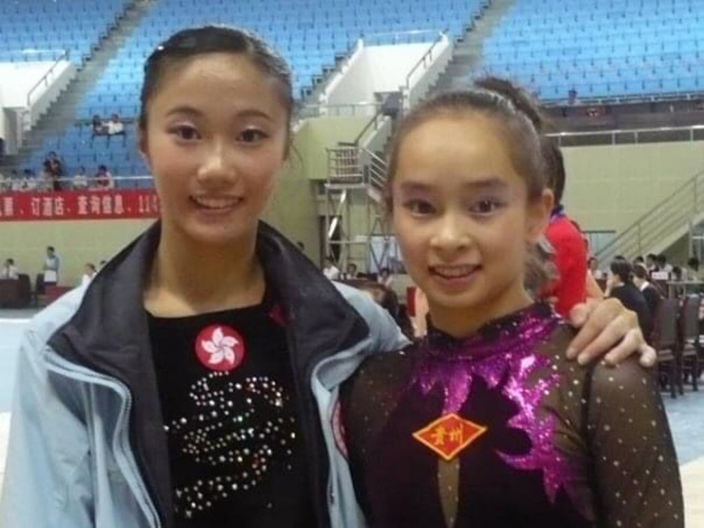 张微约在11岁时和家人来港定居，后来亦顺利通过遴选，加入了体操港队。