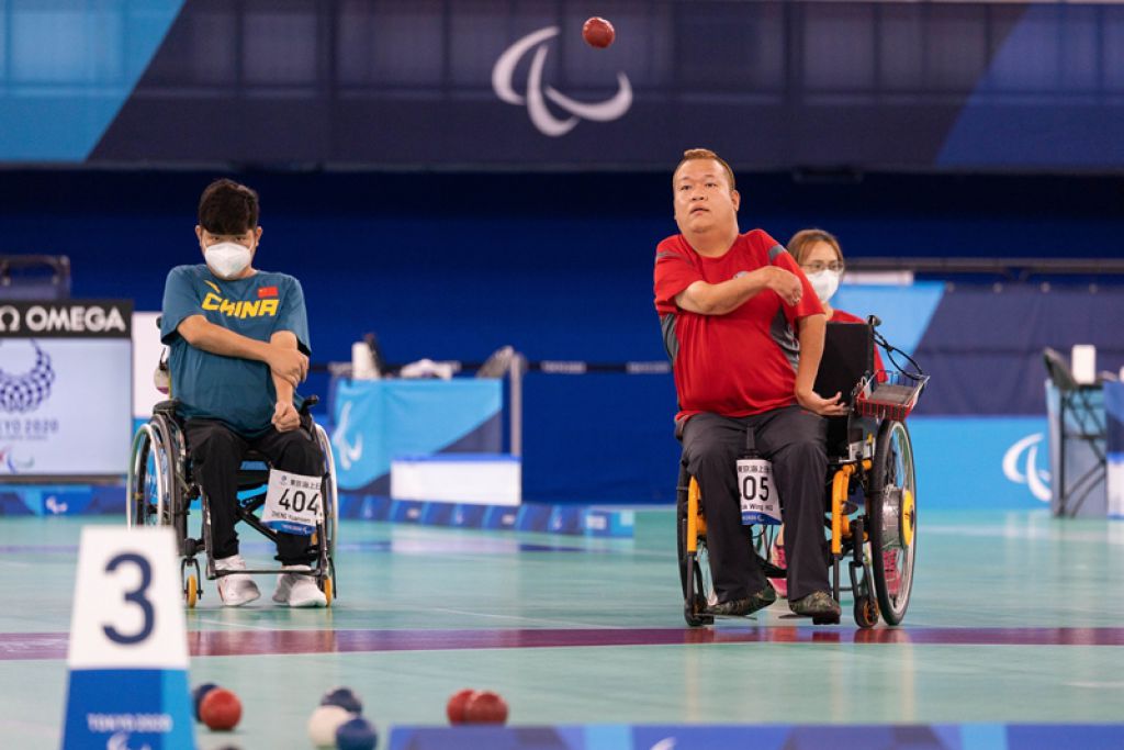 梁育荣（右）、中国郑远森（左）（图：香港残疾人奥委会暨伤残人士体育协会）