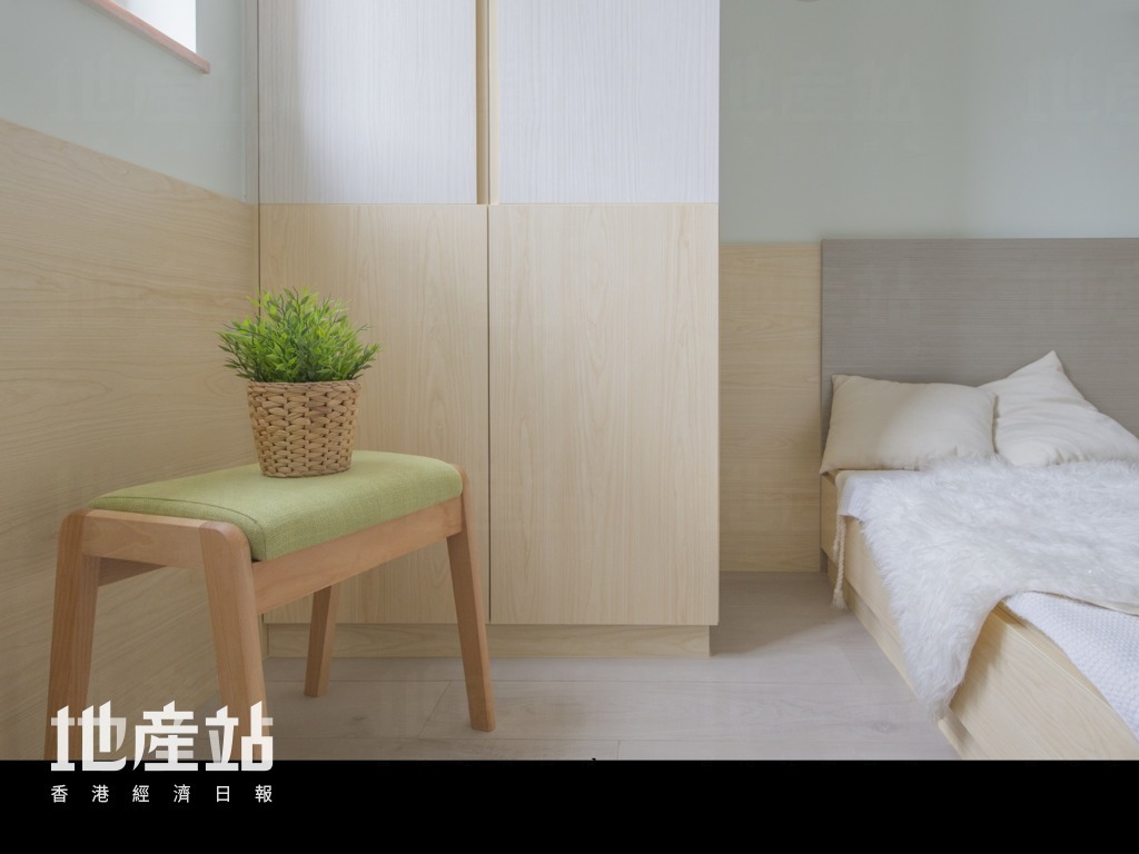 设计师透露，室内特别预留了空间摆放盆栽及凳仔，方便屋主随时坐下来休息。