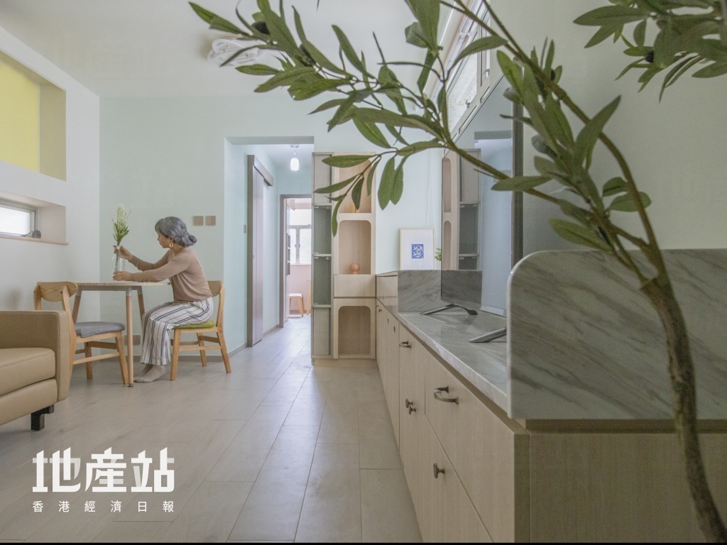 屋主是一对退休夫妇，闲时最爱打理花草树木，享受个中乐趣。