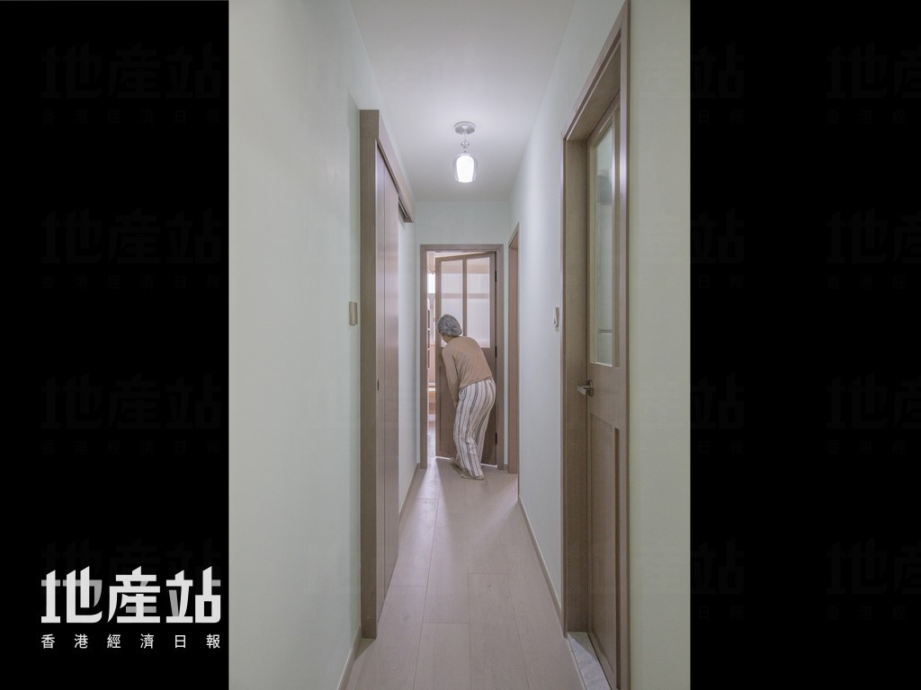 设于室内走廊的浴室门、厨房门、主人房门与书房门，也换上全新设计。